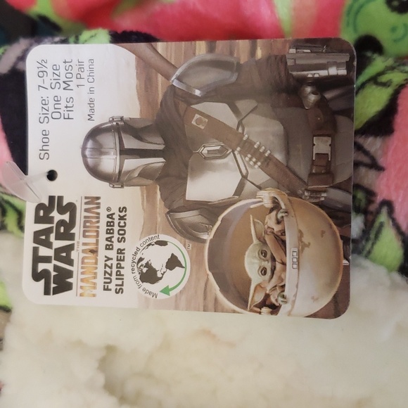 2 Pairs Star Wars Mandalorian Fuzzy Babbage Slipper Socks - Picture 2 of 3